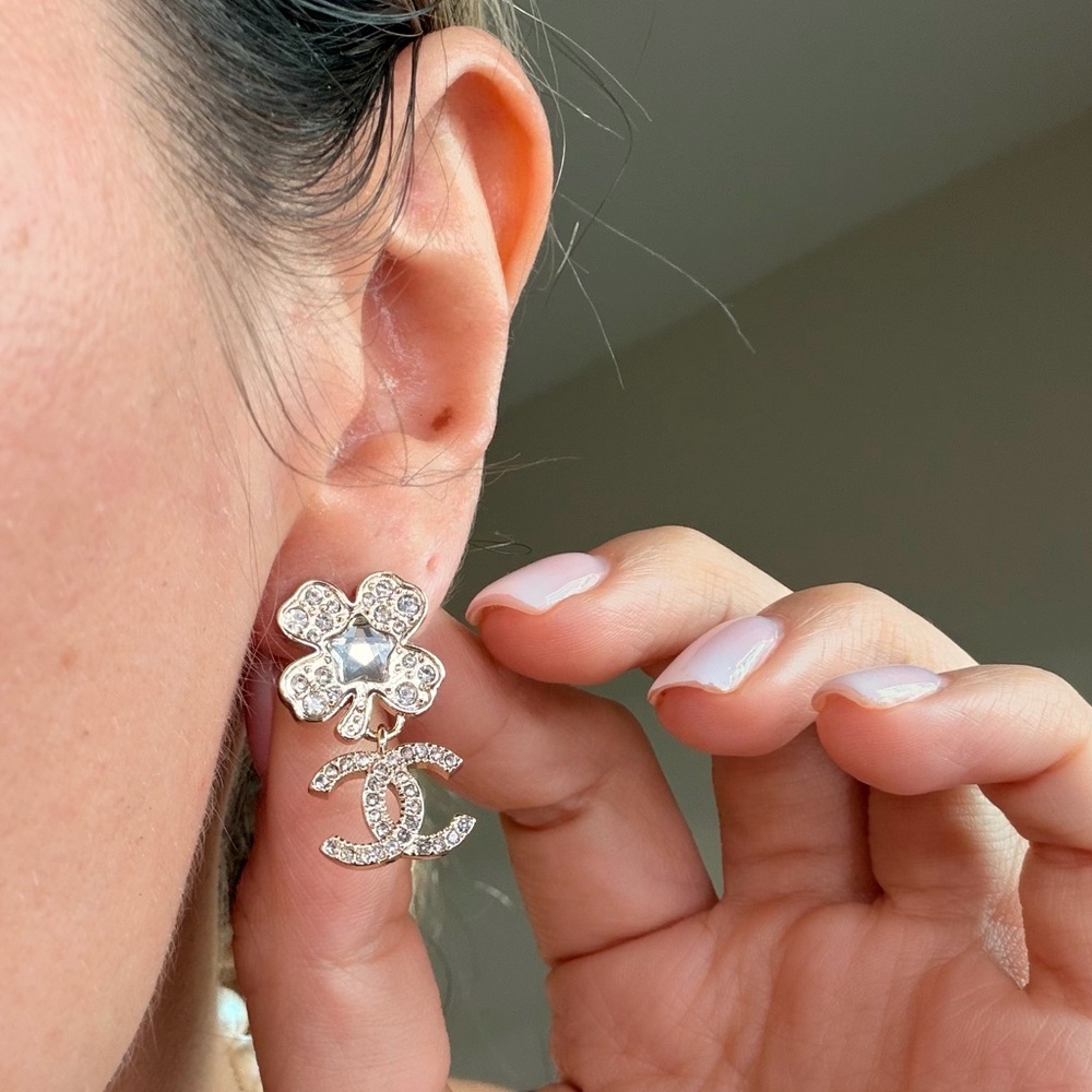✨ Chanel Crystal Flower & CC Logo Drop Earrings☘️ - Picture 11 of 12